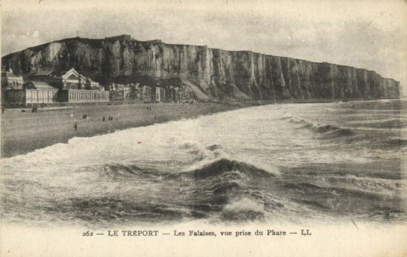 Carte postale ancienne Le Treport - Les Falaises vue prise du Phare au Tréport
