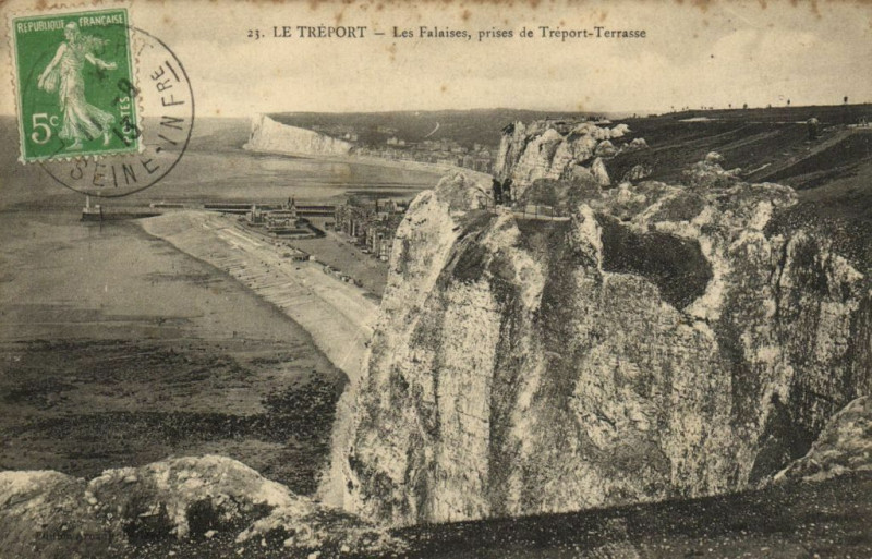 Carte postale ancienne Le Treport - Les Falaises prises de Treport-Terrasse au Tréport