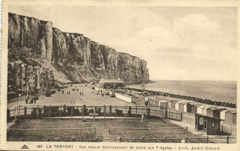Carte postale ancienne Le Treport - Son nouvel etablissement de bains La Fregates au Tréport