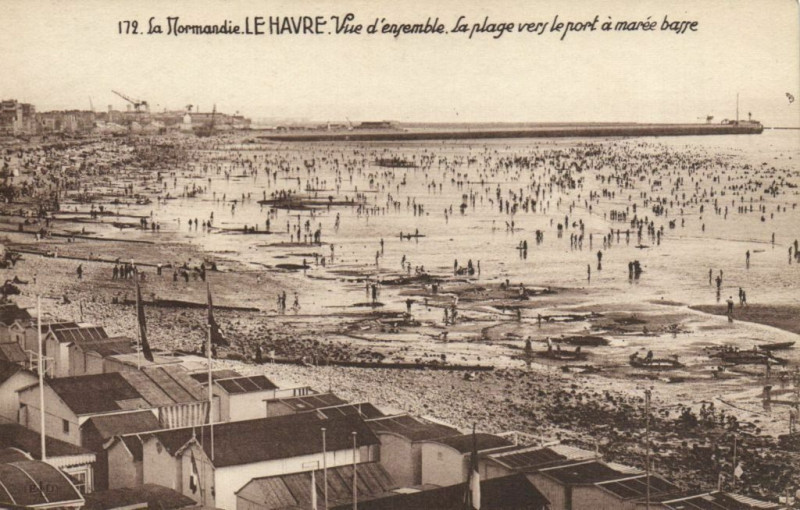 Carte postale ancienne La Normandie. Le Havre - Vue d'ensemble la plage vers le port au Havre