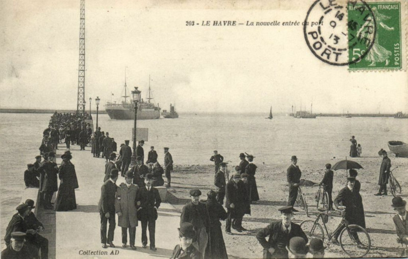 Carte postale ancienne Le Havre - La nouvelle entrée du port au Havre
