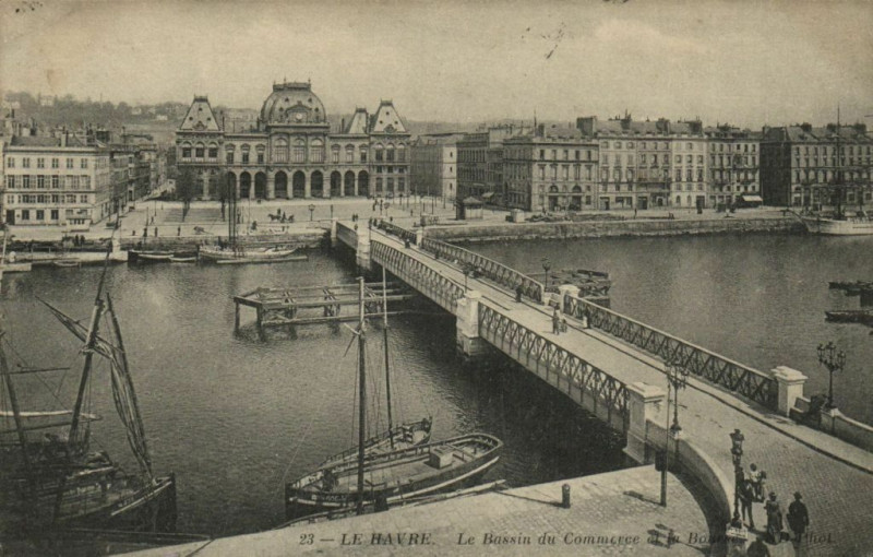 Carte postale ancienne Le Havre - Le Bassin du Commercée au Havre