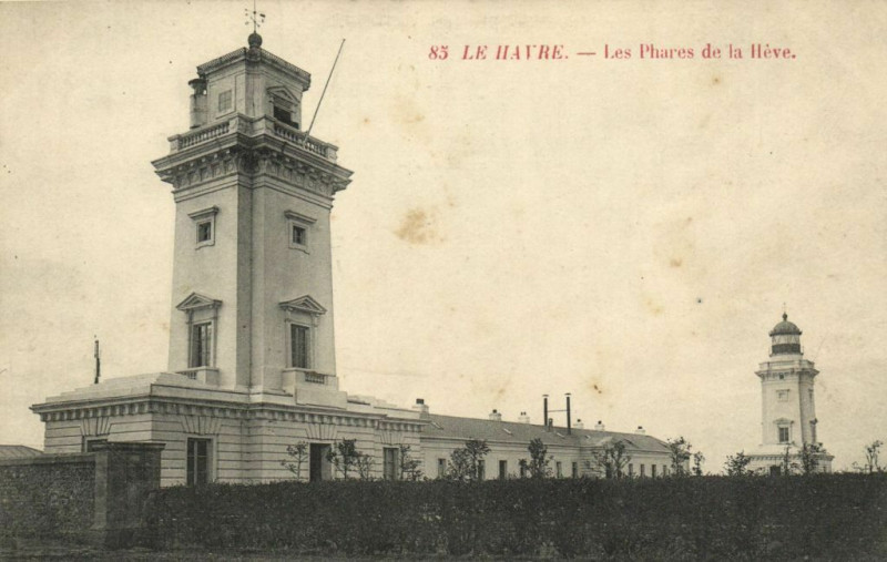 Carte postale ancienne Le Havre - Les Phares de la Heve au Havre