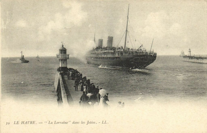 Carte postale ancienne Le Havre - La Lorraine dans les Jetées au Havre