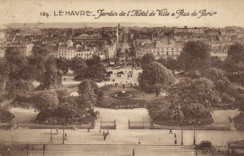 Carte postale ancienne Le Havre - Jardin de l'Hotel de Ville & Rue de Paris au Havre