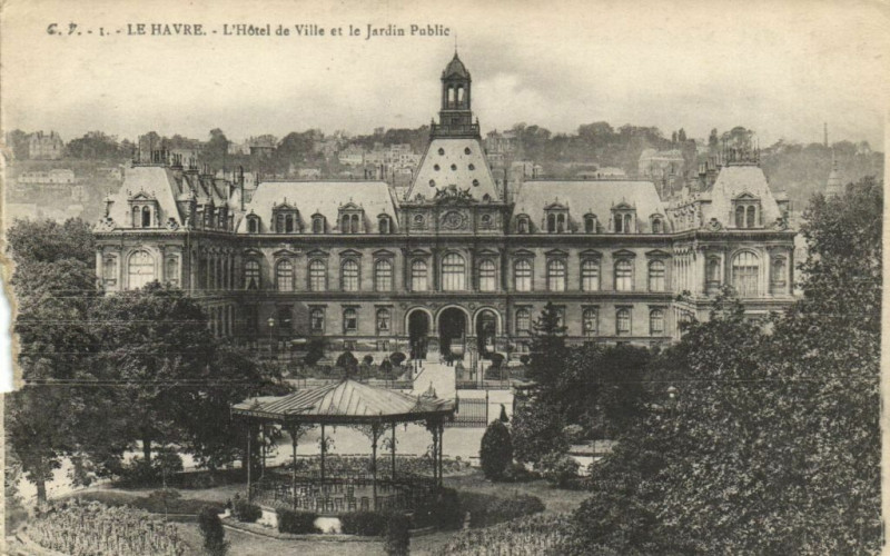 Carte postale ancienne Le Havre - L'Hotel de Ville et le Jardin Public au Havre