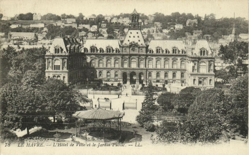 Carte postale ancienne Le Havre - L'Hotel de Ville et le Jardin Public au Havre
