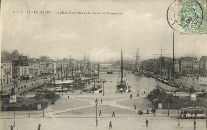 Carte postale ancienne Le Havre - La Place Gambetta et le Bassin du Commerce au Havre