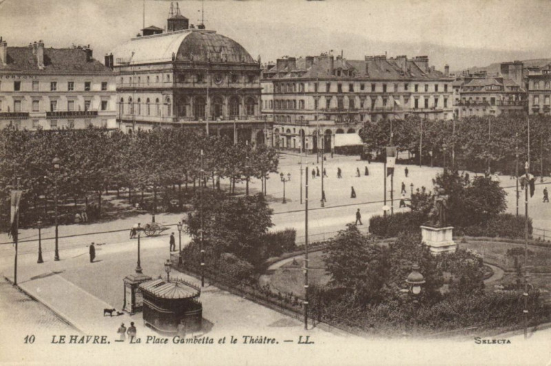 Carte postale ancienne Le Havre - La Place Gambetta et le Theatre au Havre