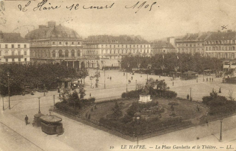 Carte postale ancienne Le Havre - La Place Gambetta et le Theatre au Havre