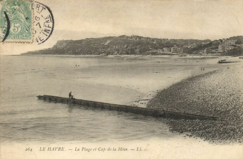 Carte postale ancienne Le Havre - La Plage et Cap de la Heve au Havre