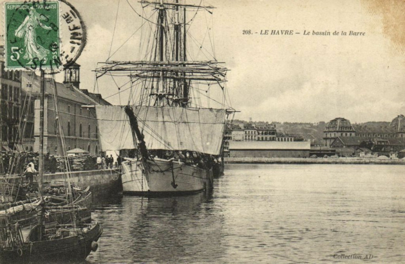 Carte postale ancienne Le Havre - Le bassin de la Barre au Havre