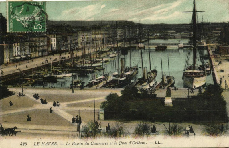 Carte postale ancienne Le Havre - Le Bassin du Commerce et le Quai d'Orleans au Havre