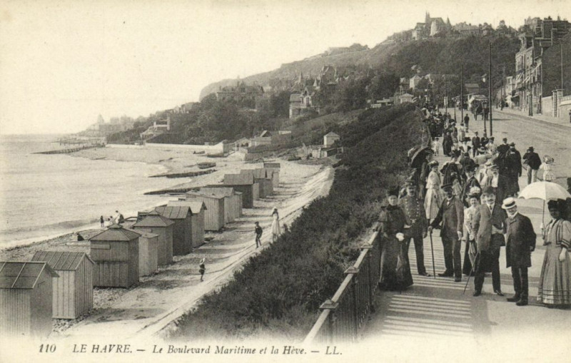 Carte postale ancienne Le Havre - Le Boulevard Maritime et la Heve au Havre