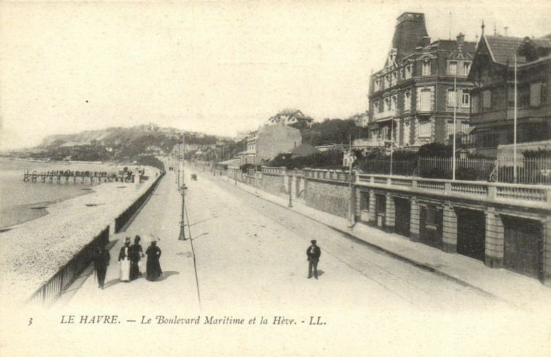 Carte postale ancienne Le Havre - Le Boulevard Maritime et la Heve au Havre