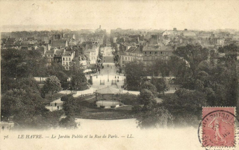 Carte postale ancienne Le Havre - Le Jardin Public et la Rue de Paris au Havre