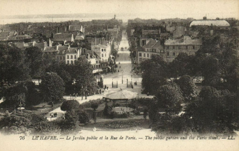 Carte postale ancienne Le Havre Le Jardin public et la Rue de Paris The public garden. au Havre