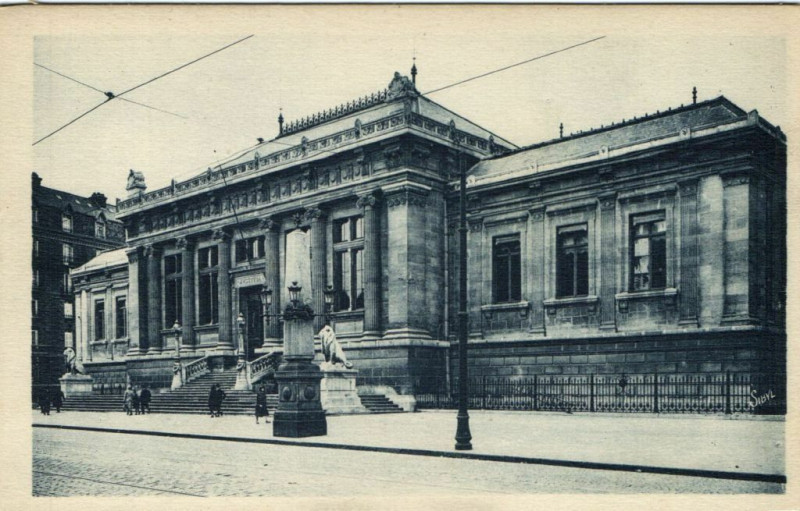 Carte postale ancienne Le Havre - Le Palais de Justice au Havre