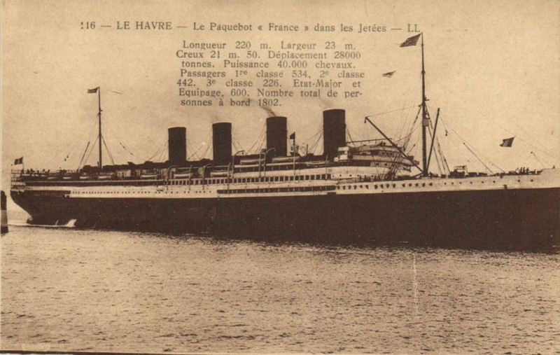 Carte postale ancienne Le Havre - Le Paquebot France dans les Jetées au Havre