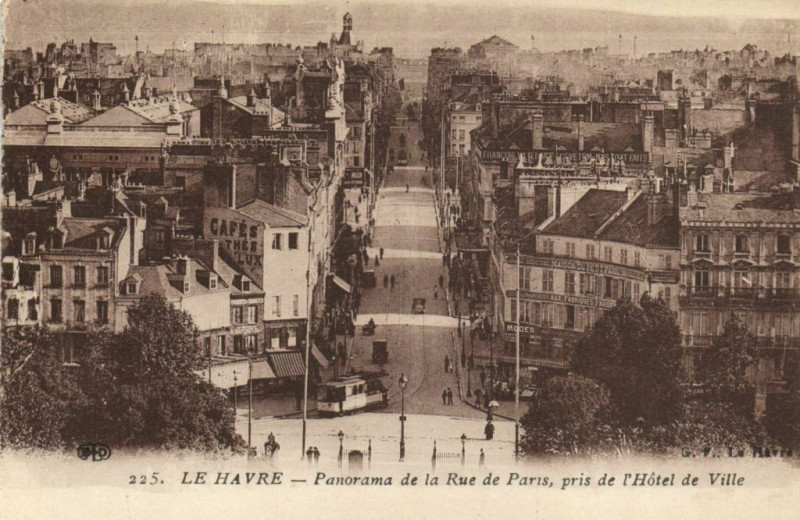 Carte postale ancienne Le Havre - Panorama de la Rue de Paris pris de l'Hotel de Ville au Havre