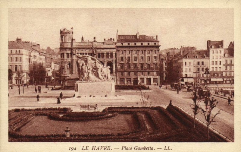 Carte postale ancienne Le Havre - Place Gambetta au Havre