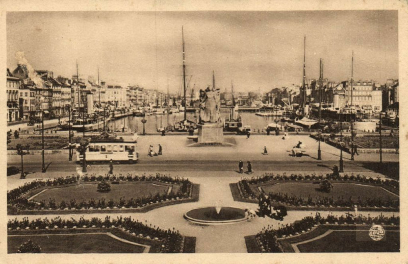 Carte postale ancienne Le Havre - Place Gambetta vue du Theatre au Havre