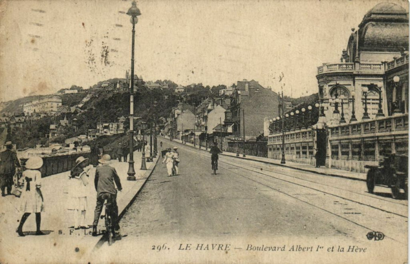 Carte postale ancienne Le Havre - Boulevard Albert I.er et la Heve au Havre
