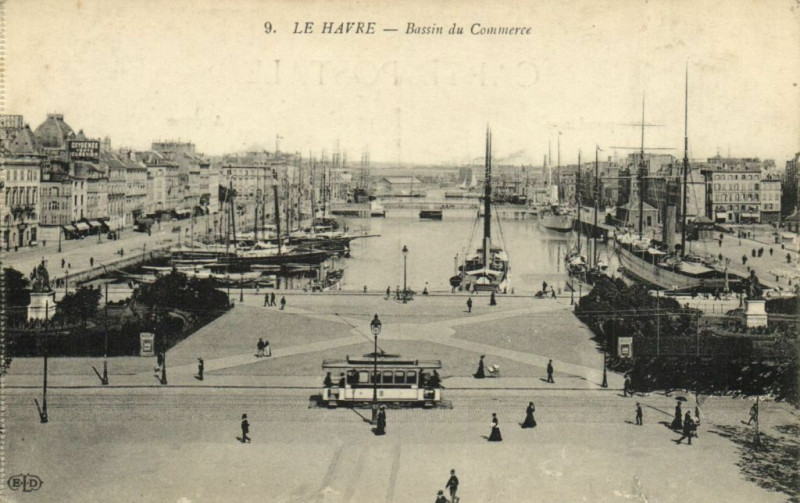 Carte postale ancienne Le Havre - Bassin du Commerce au Havre