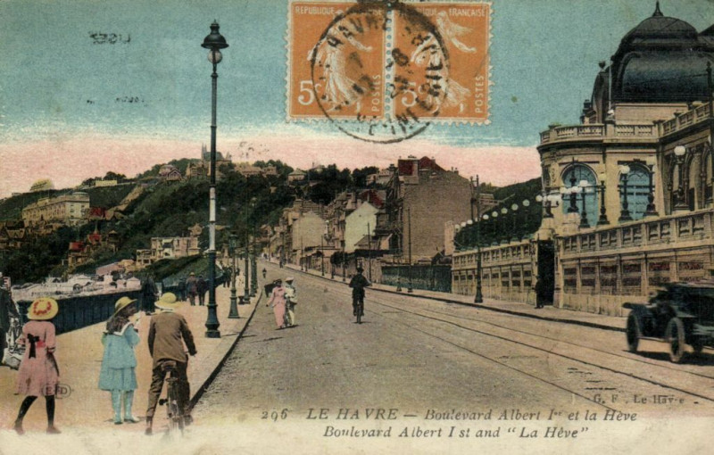 Carte postale ancienne Le Havre - Boulevard Albert I* et la Heve au Havre