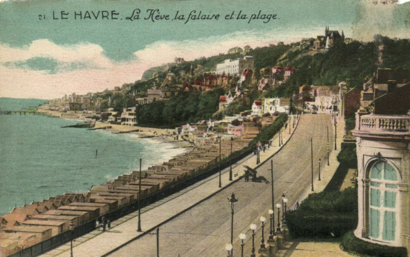 Carte postale ancienne Le Havre - La Heve la falaise et la plage au Havre