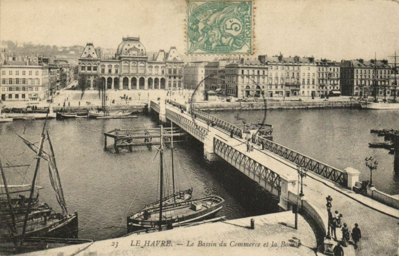 Carte postale ancienne Le Havre - Le Bassin du Commerce et la Bourse au Havre