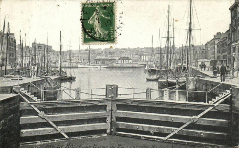 Carte postale ancienne Le Havre - Le Bassin du Rois vue prise du pont Noire au Havre