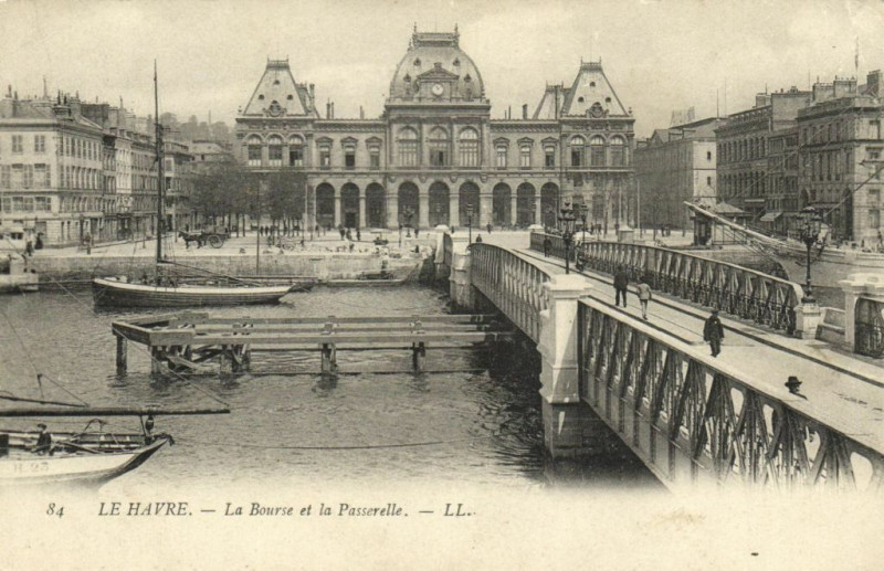 Carte postale ancienne Le Havre - La Bourse et la Passerelle au Havre