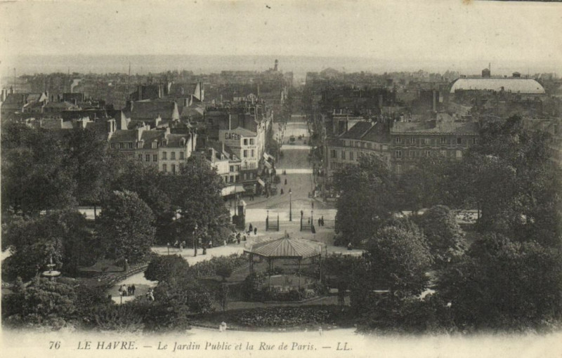 Carte postale ancienne Le Havre - Le Jardin Public et la Rue de Paris au Havre