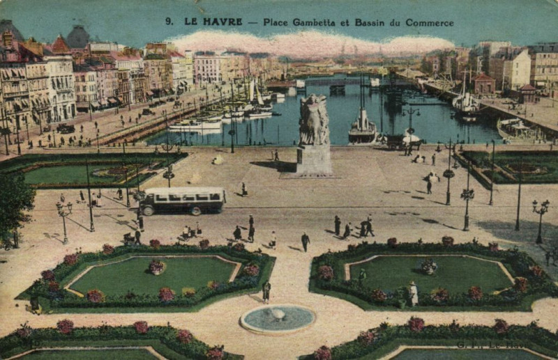 Carte postale ancienne Le Havre - Place Gambetta et Bassin du Commerce au Havre