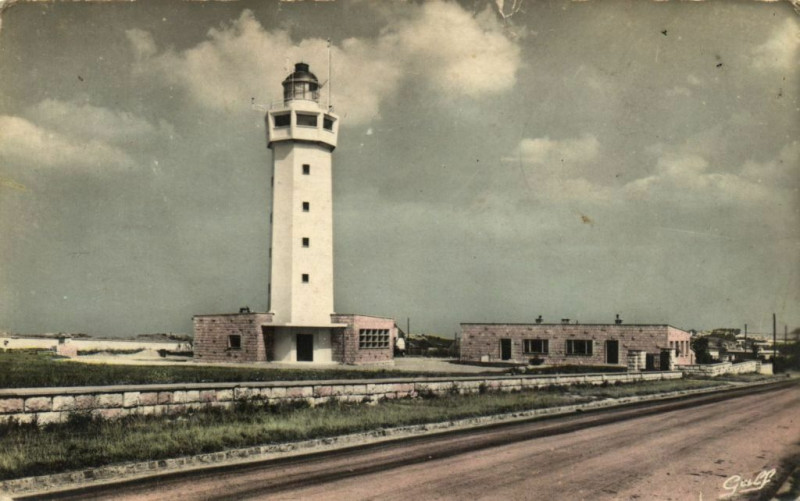 Carte postale ancienne Le Havre La Phare de la Heve.Hauteur 28m du sol et 124m au-dessus à Eu