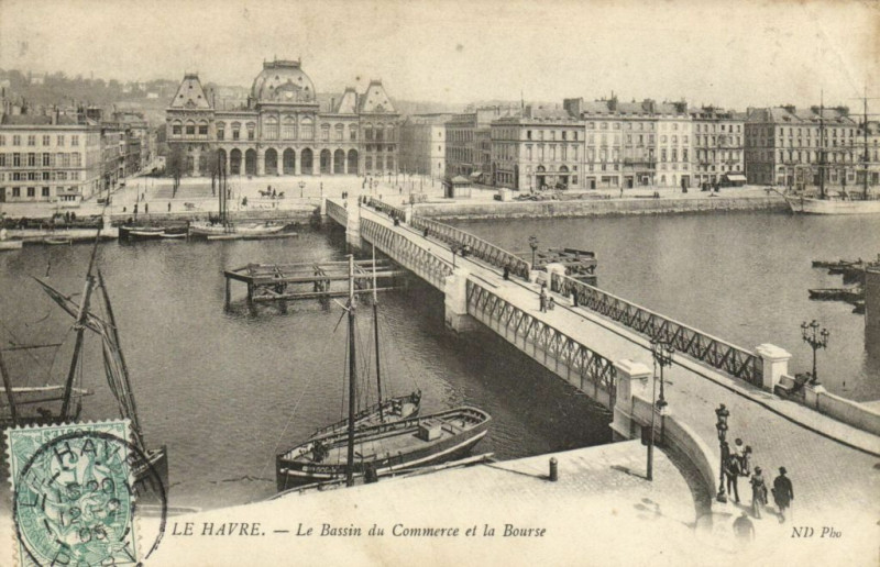 Carte postale ancienne Le Havre - Le Bassin du Commerce et la Bourse au Havre