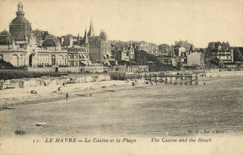 Carte postale ancienne Le Havre - Le Casino et la Plage - The Casino and the Beach au Havre