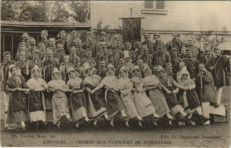 Carte postale ancienne Louviers - Choral des Pommiers de Normandie à Louviers