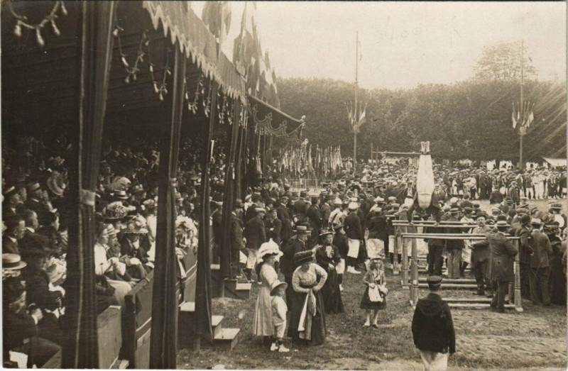 Carte postale ancienne Vernon - Fete - carte photo à Vernon