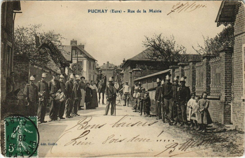 Carte postale ancienne Puchay - Rue de la Mairie à Puchay