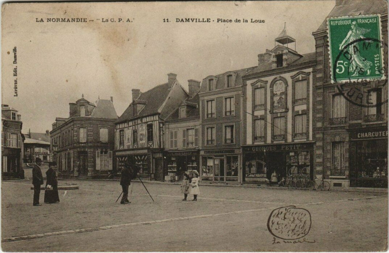 Carte postale ancienne Damville Place de la Loue
