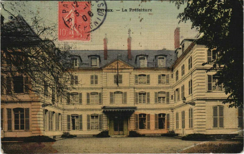 Carte postale ancienne Evreux-La Préfecture à Évreux