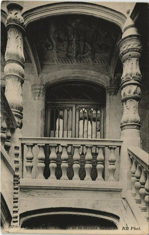 Carte postale ancienne Evreux-Escalier de la Maison Gaillard à Évreux