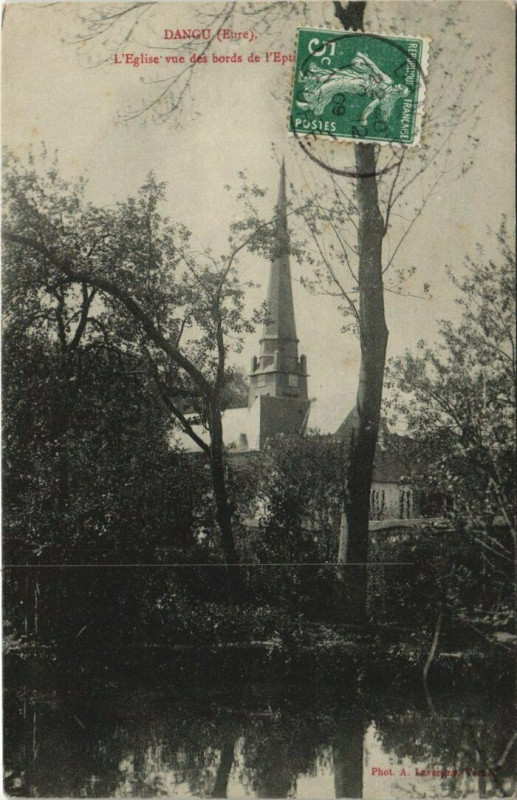 Carte postale ancienne Dangu-L'Eglise vue des bords à Dangu