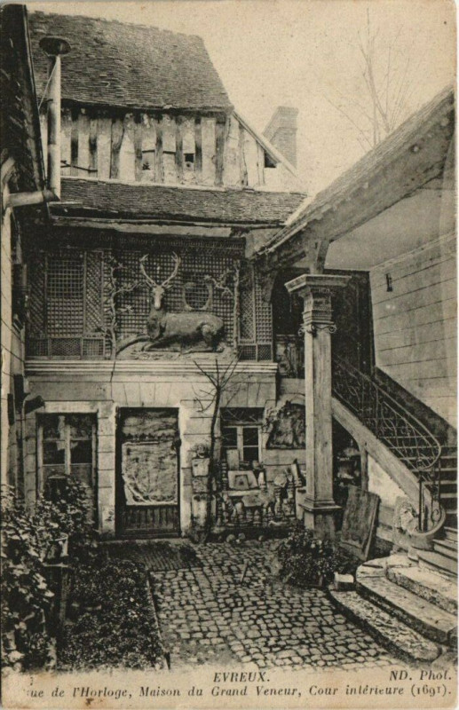 Carte postale ancienne Evreux-Rue de l'Horloge-Maison du Grand Veneur-Cour intérieure à Évreux