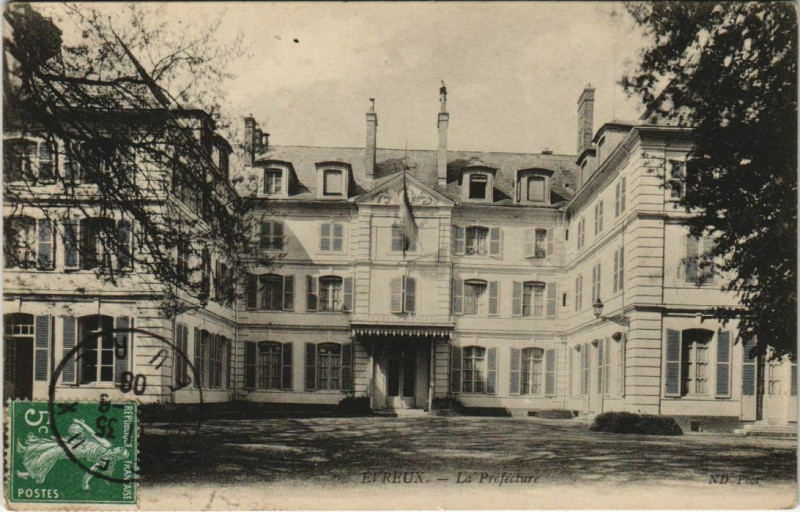 Carte postale ancienne Evreux-Le Préfecture à Évreux