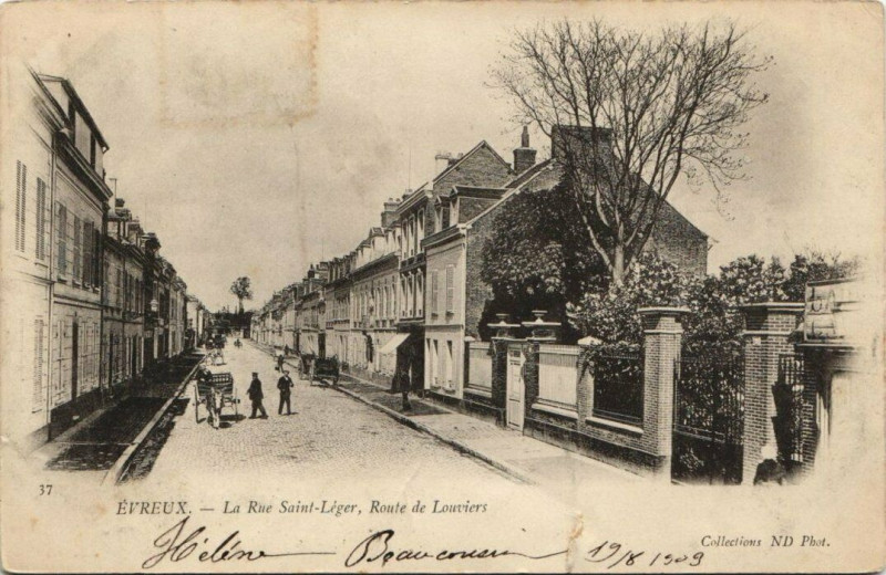 Carte postale ancienne Evreux-La Rue Saint-Léger-Route de Louviers à Louviers