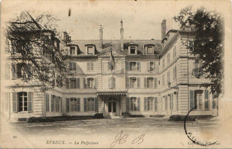 Carte postale ancienne Evreux-La Préfecture à Évreux