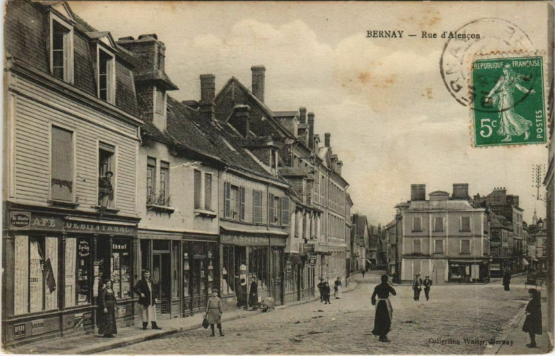 Carte postale ancienne Bernay-Rue d'Alencon à Bernay